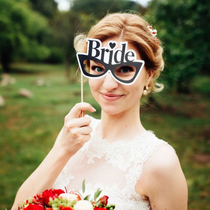 El regalo de bodas de una pareja de Michigan se ha convertido en viral estos días después de esperar nueve años para abrirlo.