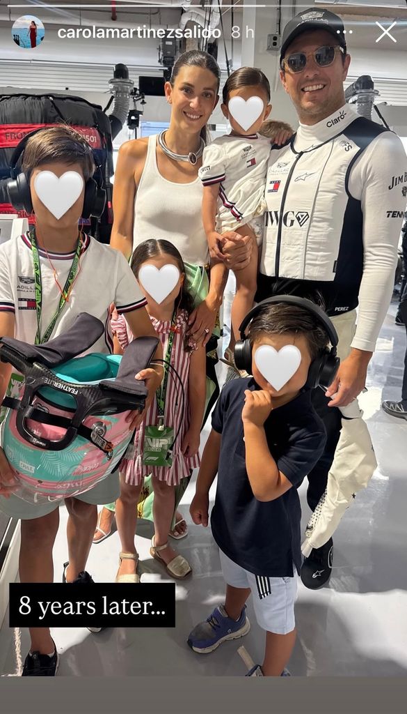Carola Martínez, esposa de 'Checo' Pérez, compartió una fotografía ocho años después: los dos casados ​​y con una familia compuesta por cuatro hijos. 