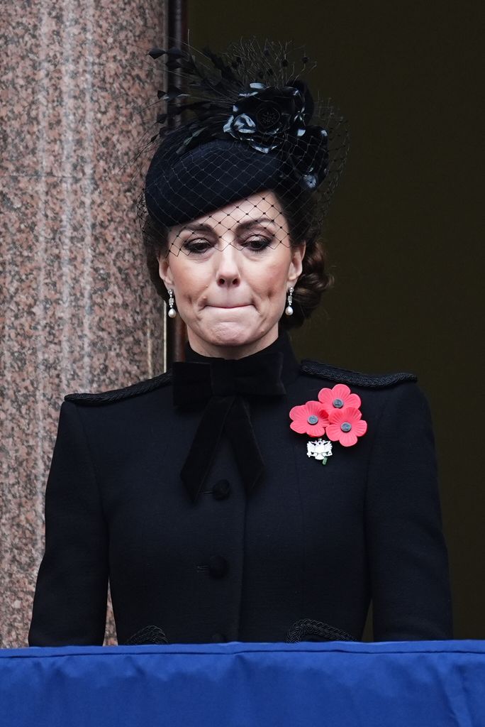 Primer plano de Kate Middleton desde el Balcón Real