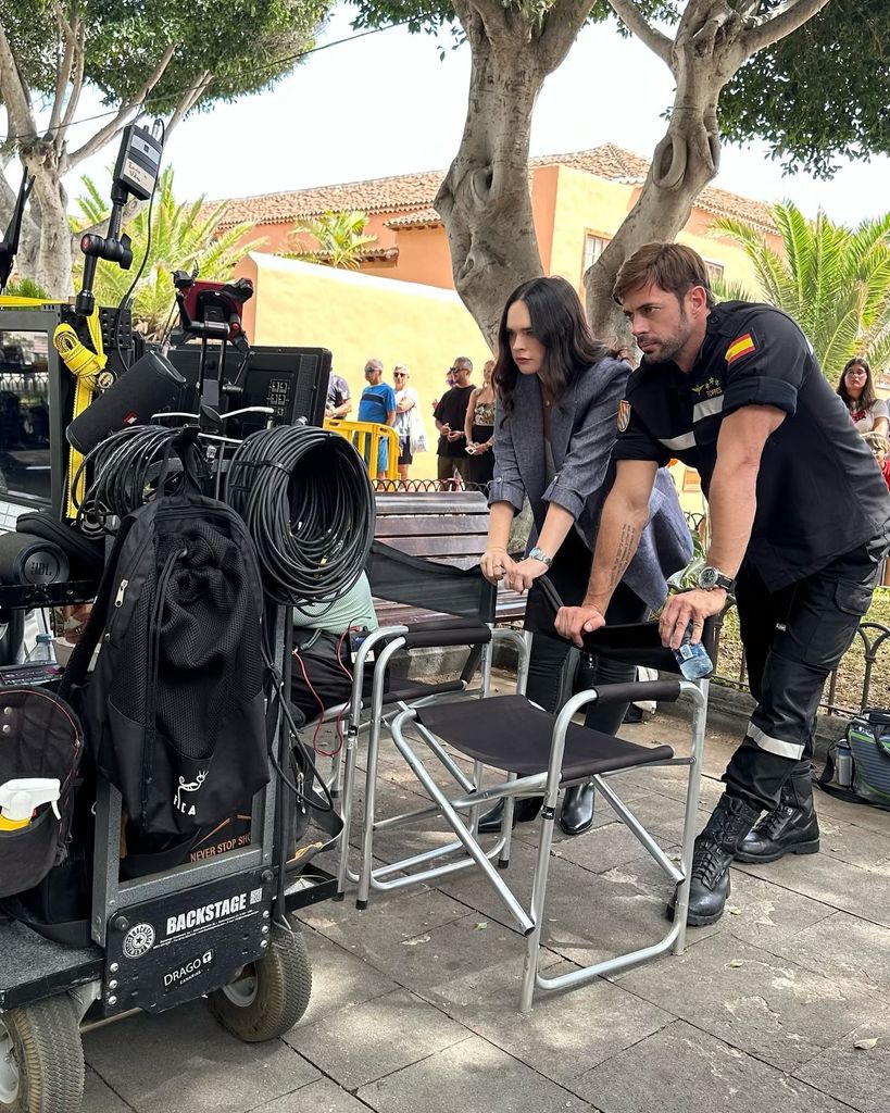 Fabiola y William en el set de 'Bajo Un Volcán',