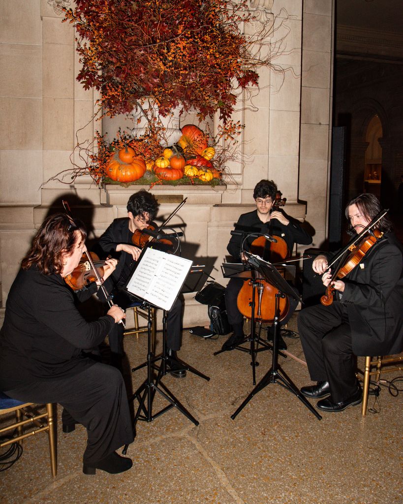 La velada se amenizó con música de cuerda en directo.
