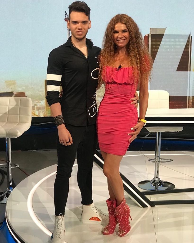 Hans Arús con su madre, Angie Cárdenas