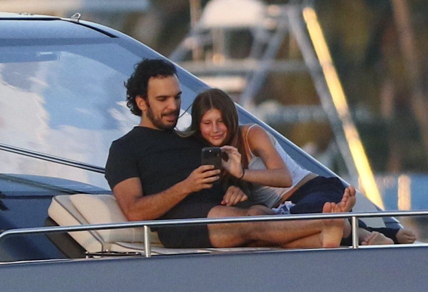 Las fotos de Vivian, hija de Gisele Bündchen, evidenciaron el cariño y co0mplicidad que la unen al novio de su madre.