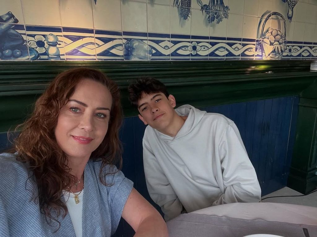 Anette Michel y su hijo Nicolás.