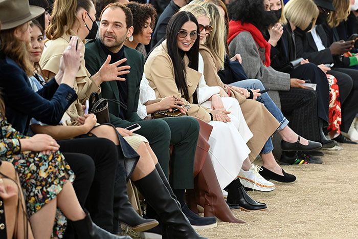 Demi Moore con su nuevo amor, el chef Daniel Humm, en la Semana de la Moda de París