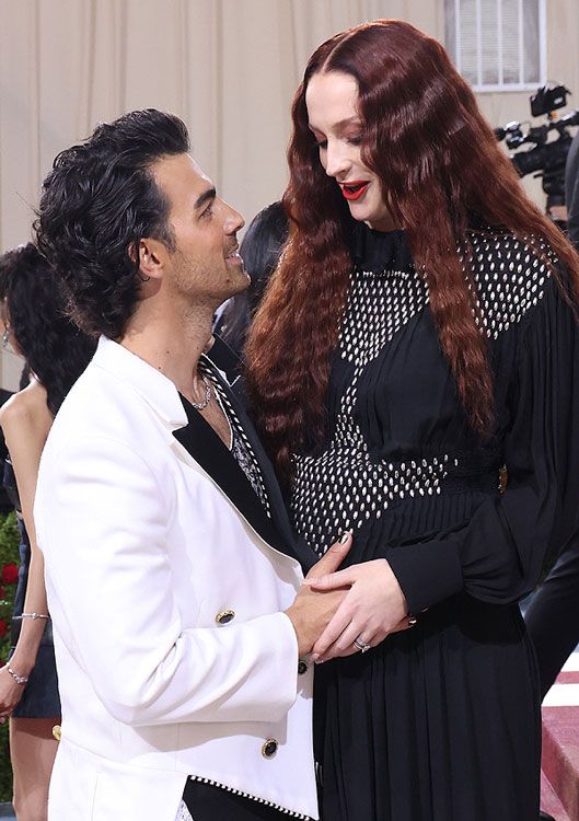 Imagen de Joe Jonas y Sophie Turner embarazada en la Gala MET