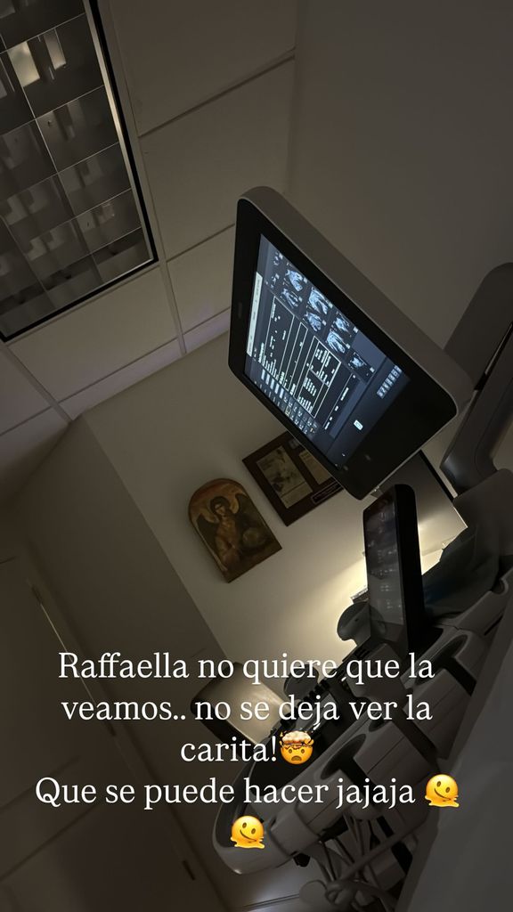 Francisca quería compartir una foto de su hija, pero la pequeña no se dejó ver la carita 