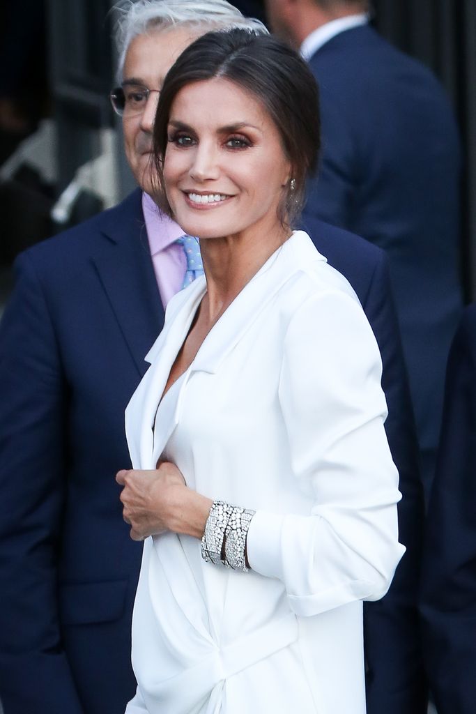 La reina Letizia con las pulseras gemelas de brillantes