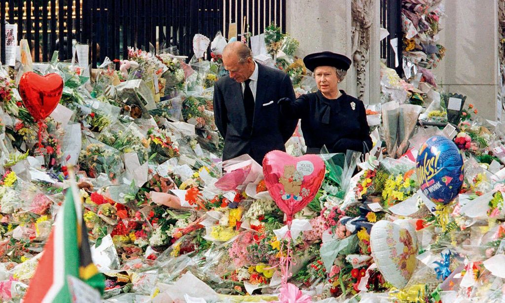 Isabel II HOLA PLUS