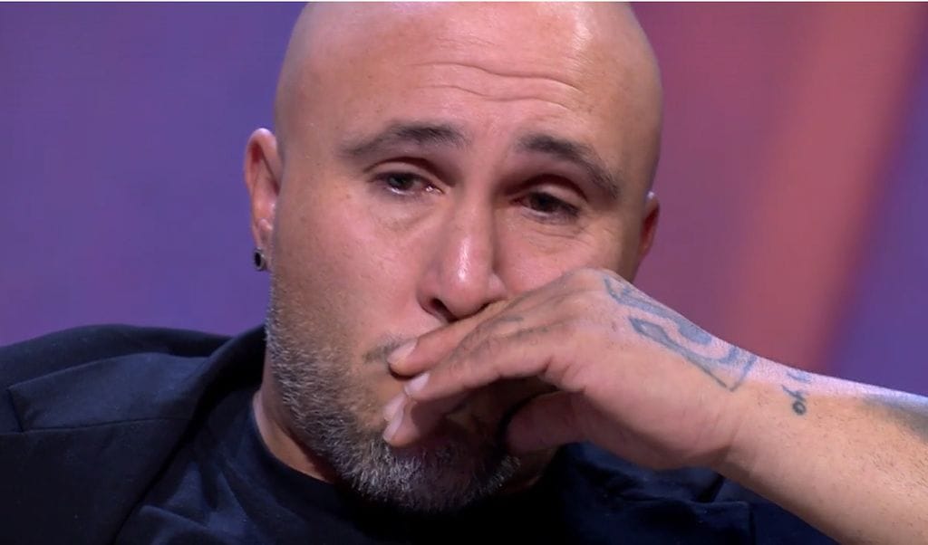Kiko Rivera con lágrimas en los ojos pide perdón a su hermana