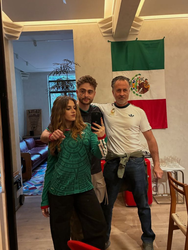Nicolás Buenfil vompartió esta foto junto a su hermana Isabella y su padre, Ernesto Zedillo Jr.