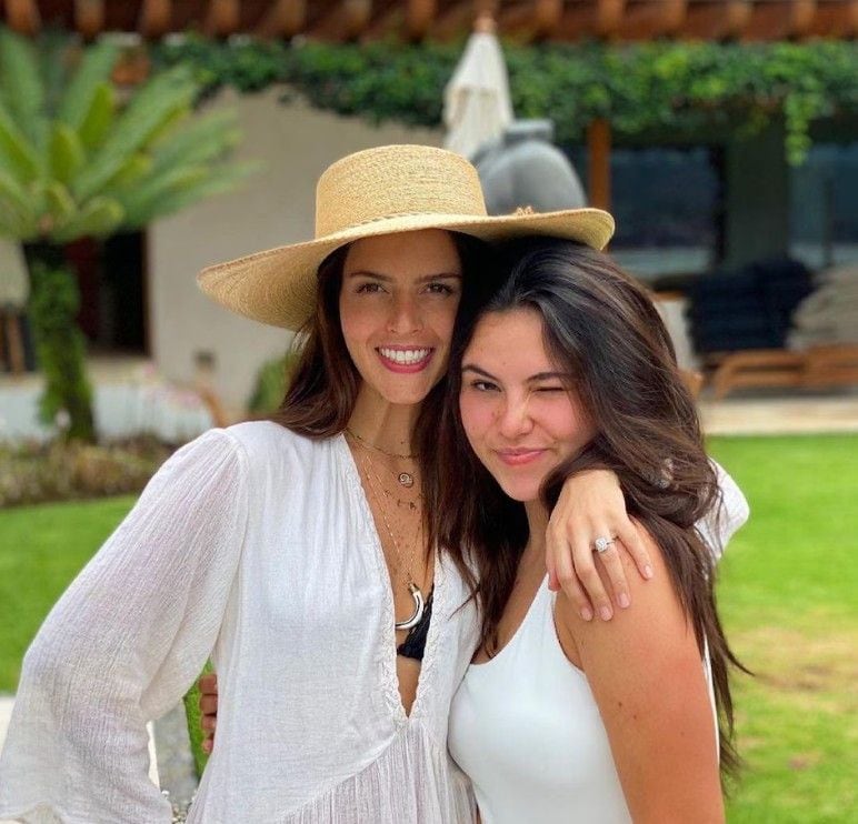 Claudia Álvarez y Alexa Rovzar