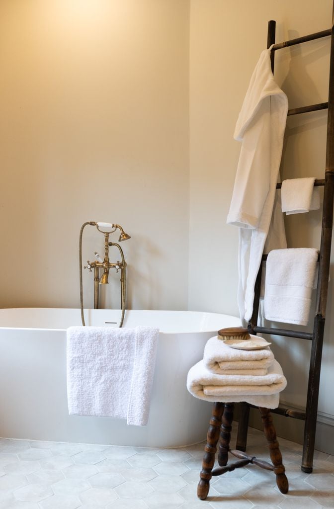 Bañera con toallas
