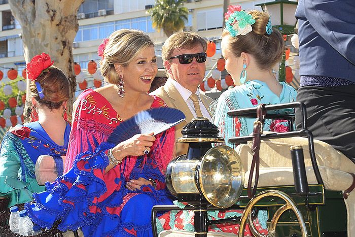 Máxima y Guillermo de Países Bajos con sus hijas en la Feria de Abril 