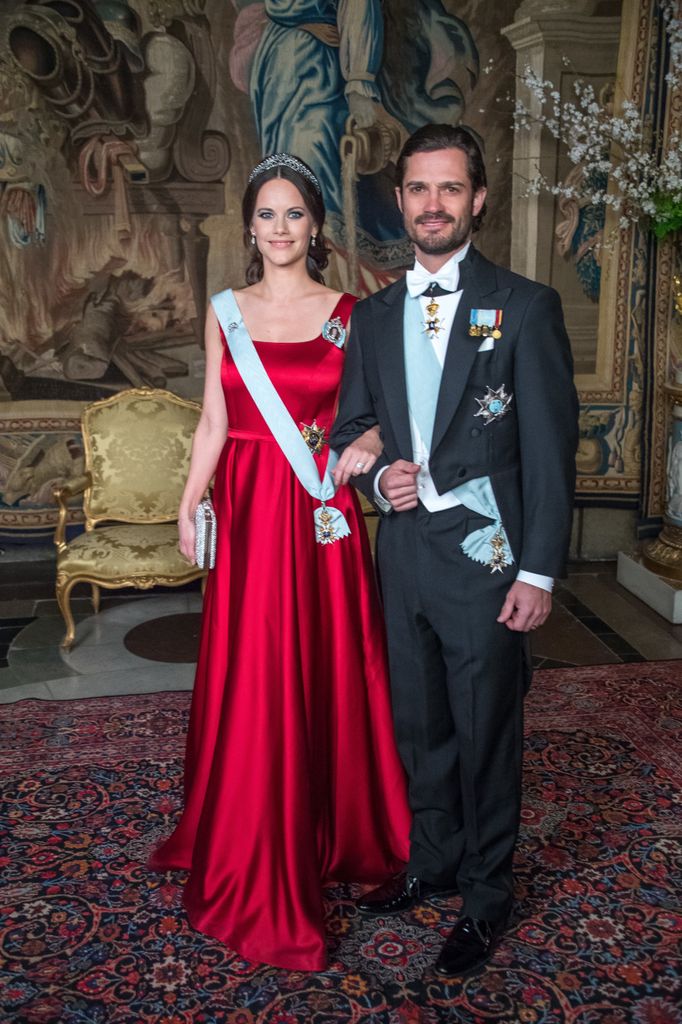 El príncipe Carlos Felipe y Sofía de Suecia en una cena de gala oficial en el Palacio Real de Estocolmo.