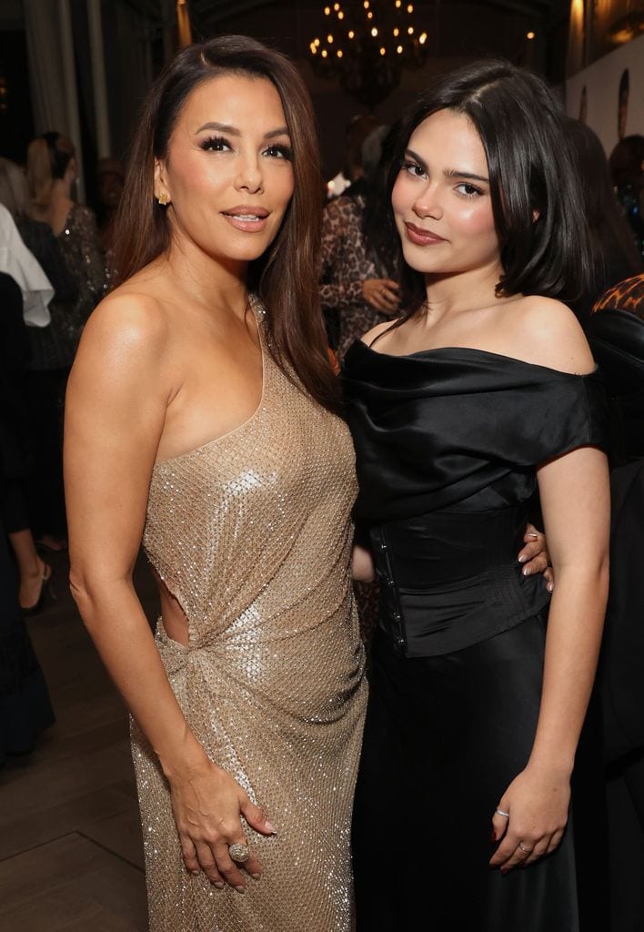 Ariana Greenblatt con Eva Longoria, quien también es portavoz de L'Oréal Paris