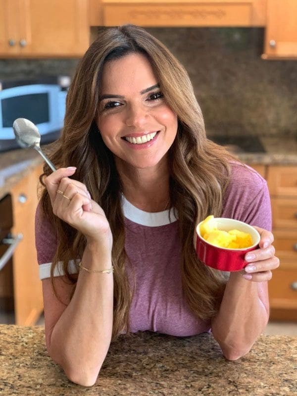 Rashel Diaz come frutas