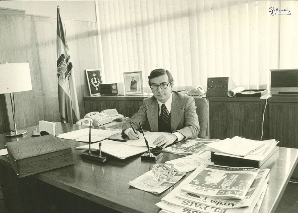Rafael Ansón fue director de RTVE entre 1976 y 1977, etapa por la que se le recuerda por propiciar la apertura del medio a los nuevos tiempos democráticos.
