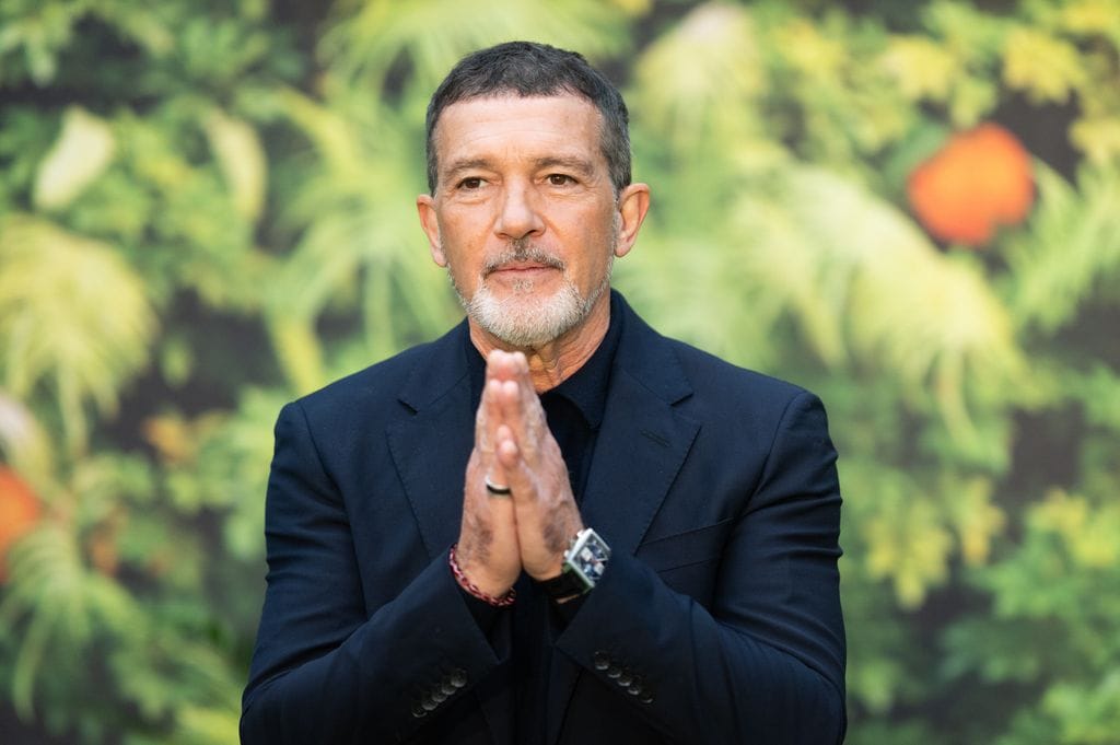 Plano medio de Antonio Banderas en la premiere de 'Paddington in Peru'