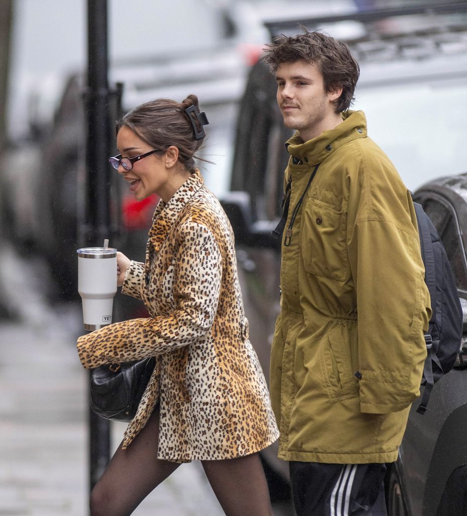 Cruz Beckham fue visto paseando por Notting Hill, Londres, con su novia Jackie Apostel.