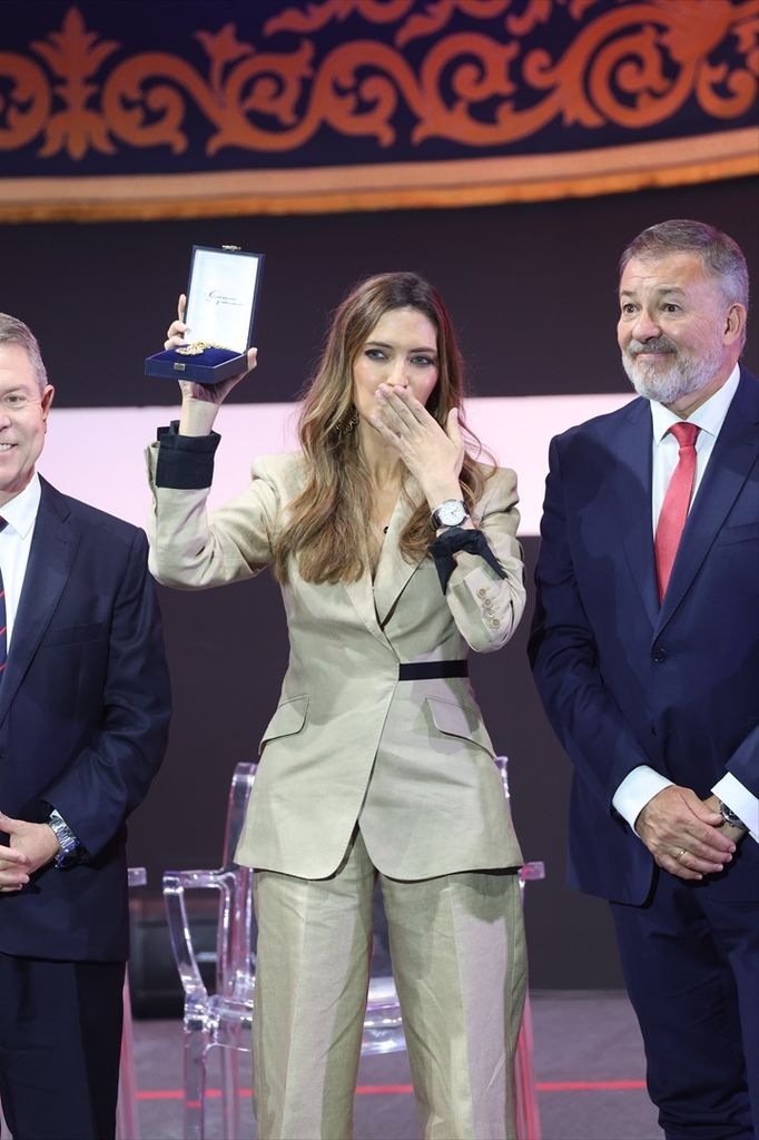 Sara Carbonero muy emocionada con su Medalla
