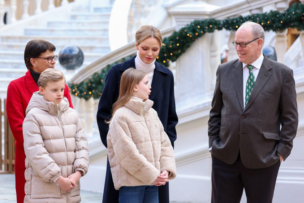 Alberto, Charlène y Estefanía de Mónaco junto a Jacques y Gabriella, Louis Ducruet y Camille Gottlieb colman de regalos a los más pequeños