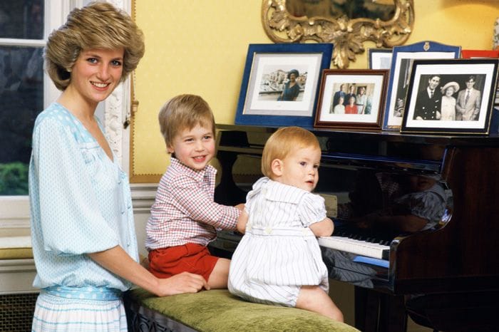 Diana de Gales con sus hijos, los príncipes Guillermo y Harry