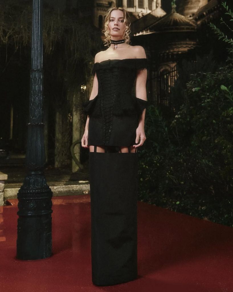 Margot Robbie promocionando Cumbres Borrascosas. 