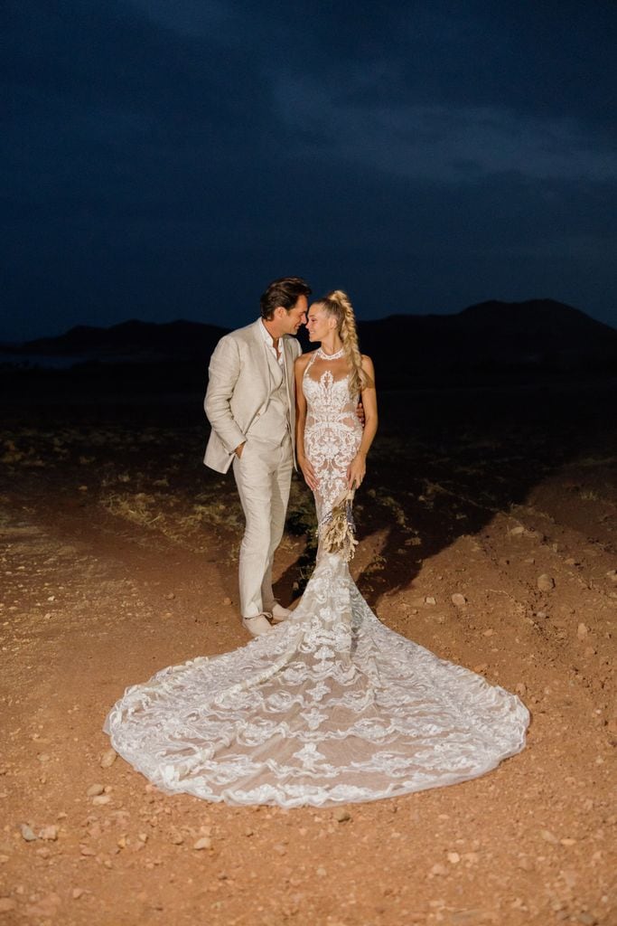 Los novios durante la boda