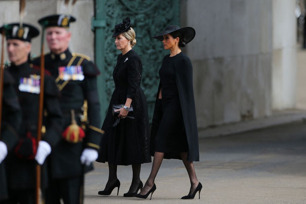 Sophie, duquesa de Wessex y Meghan Markle en el funeral de la reina Isabel II de Inglaterra, 2022