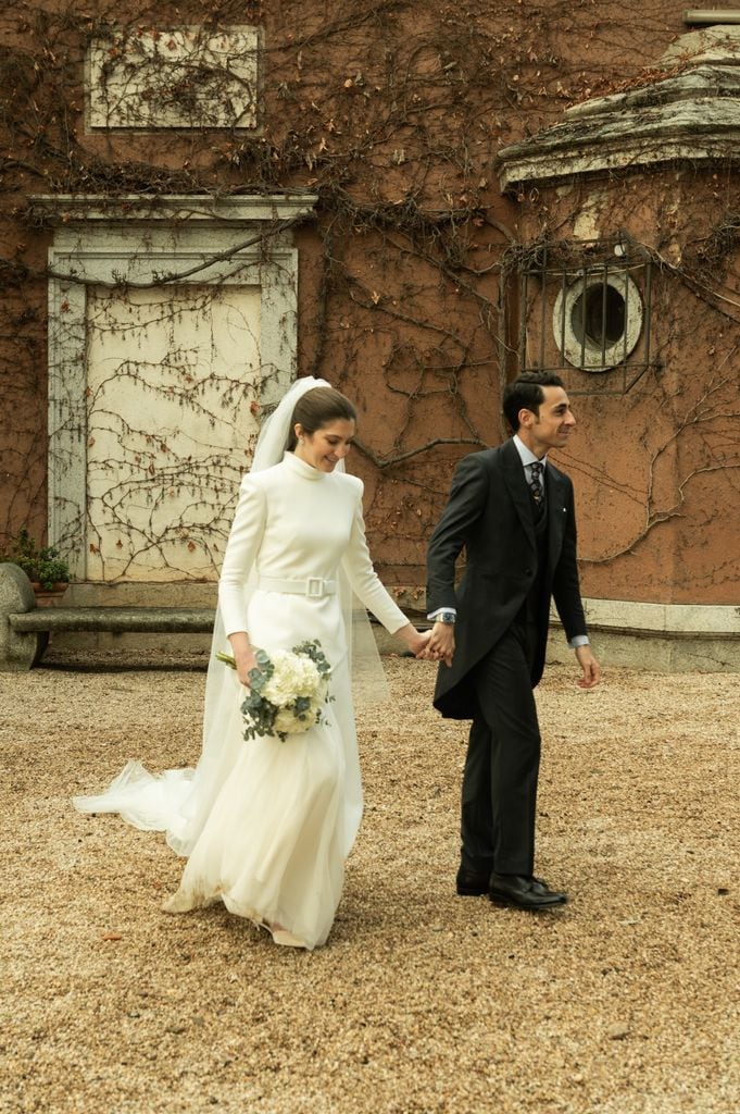 Mónica con vestido de novia de Luis Infantes