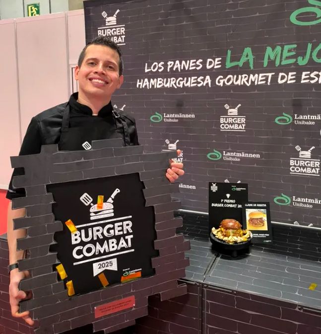 El chef Manuel Andrés Pérez, del restaurante vizcaíno ‘Bediako Batzoki Berria’, feliz con su primer premio