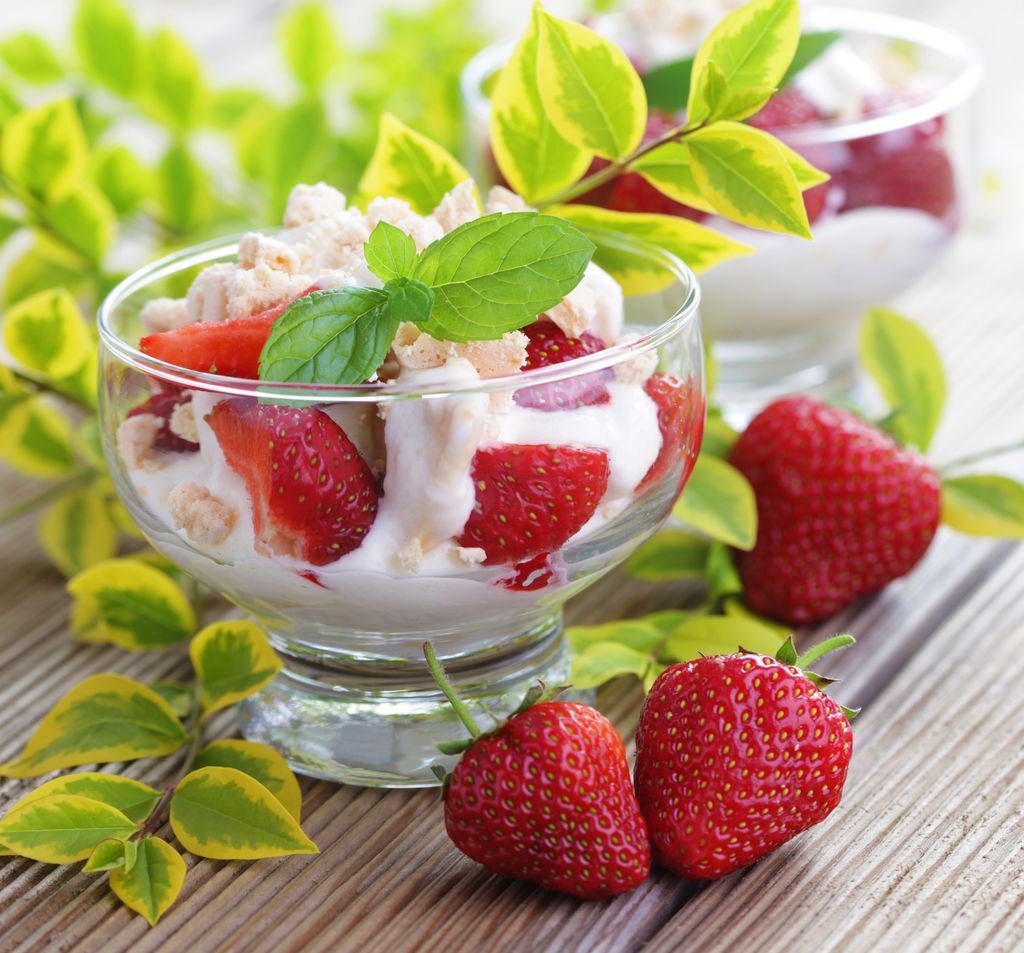 Postres inglés con fresas Eton Mess.