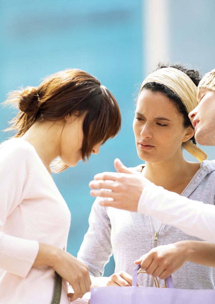 Mujeres hablando