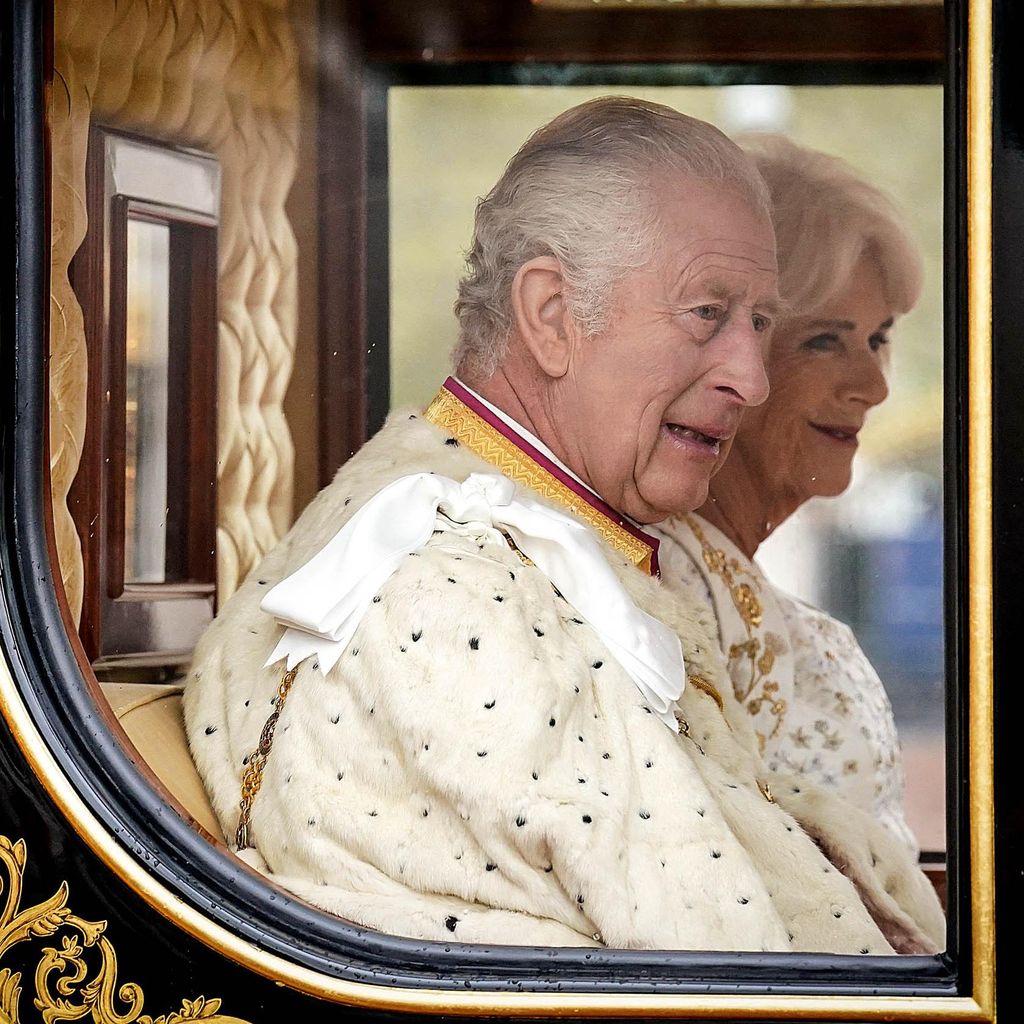 HOLA4111 CORONACIÓN CARLOS III Y CAMILLA