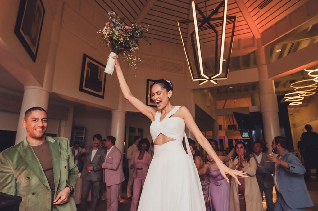 "Tuve que cambiar mi vestido porque me iba a morir de frío; en 2 semanas me hicieron un nuevo vestido", nos contó la novia.