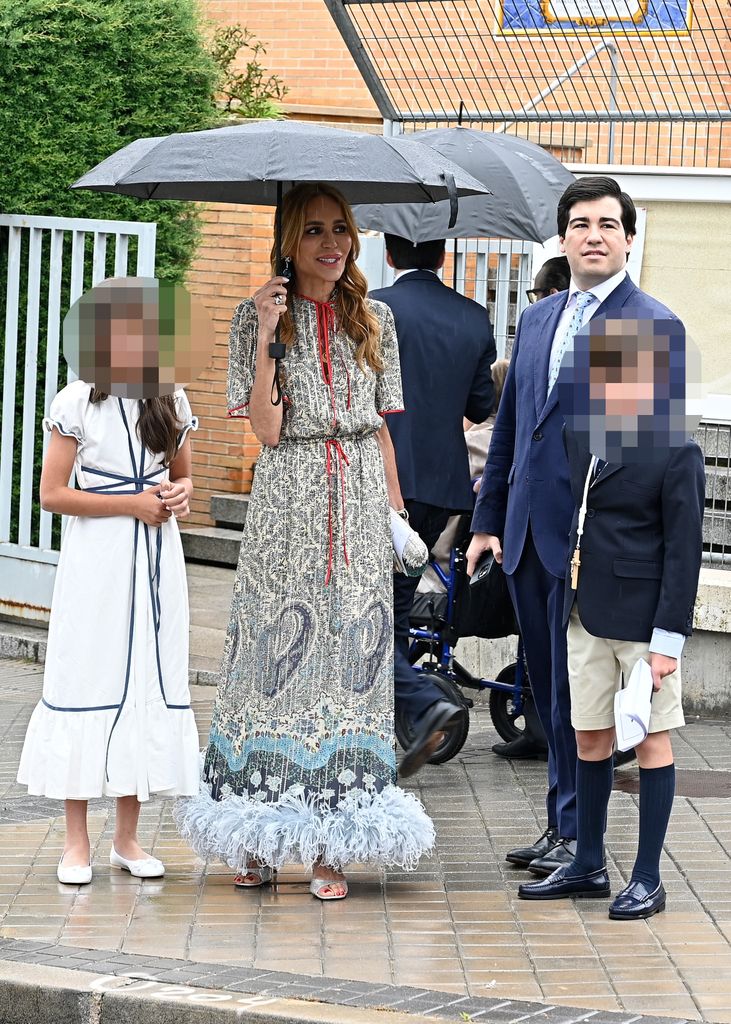 Gema Ruiz junto a sus hijos en la comunión del pequeño Juan, el 9 de mayo de 2026, en Madrid