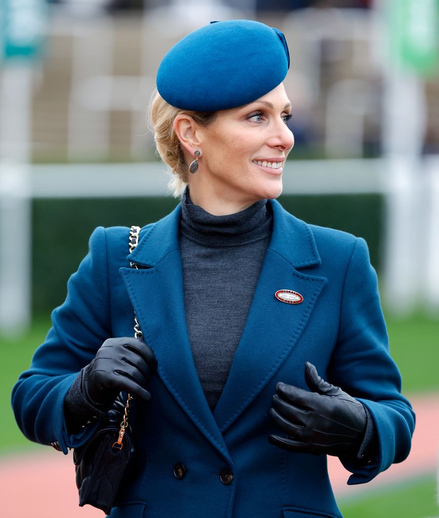 Zara Tindall en el 'Super Saturday' 2025, en las carreras de caballos de Cheltenham.