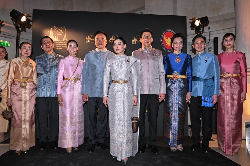La Princesa Sirivannavari Nariratana Rajakanya y otros invitados acuden a la exposición La Mode en Majeste en Francia