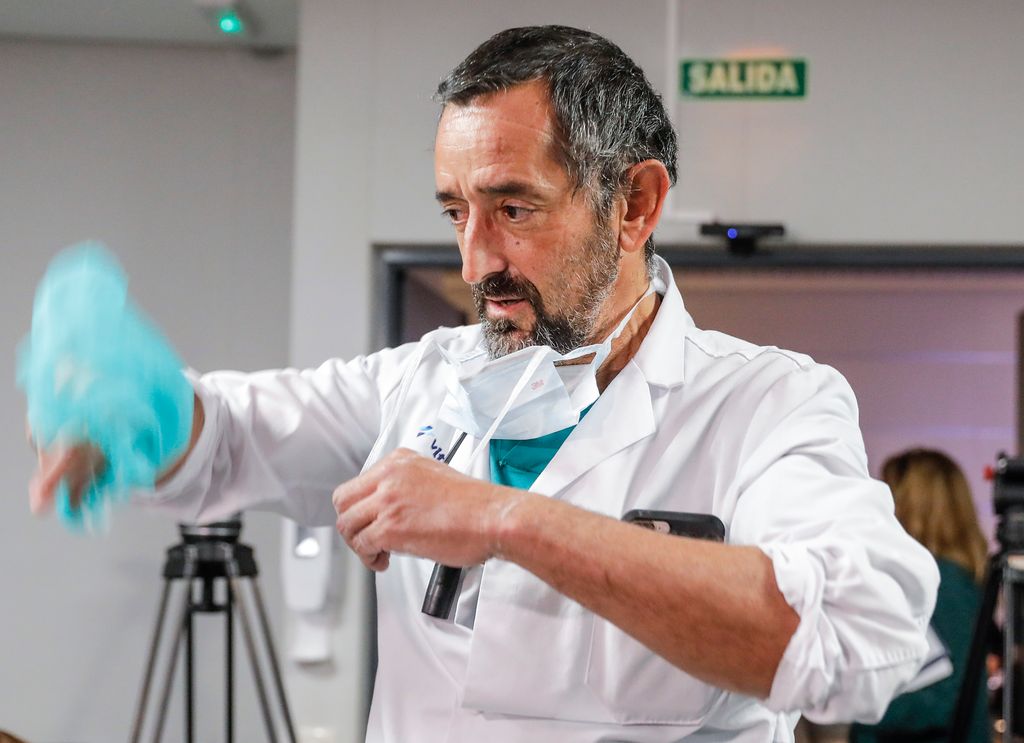Considerado uno de los mayores expertos mundiales en cirugía reconstructiva, Cavadas ha protagonizado algunos de los hitos médicos más importantes de las últimas décadas