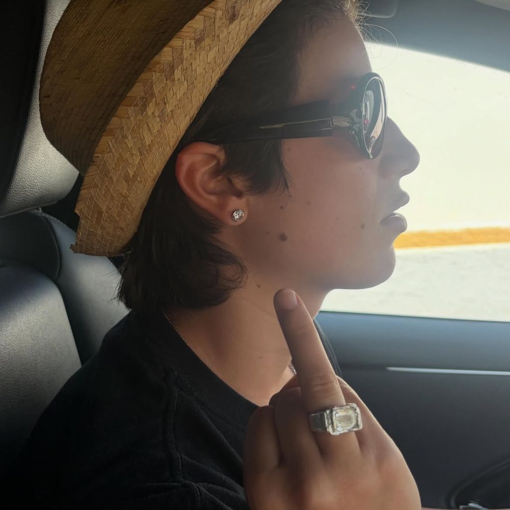 Bruna, hija de Aitana Sánchez-Gijón, muestra su anillo de ¿compromiso?