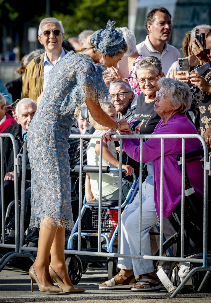 Máxima de Países Bajos con vestido transparente de encaje