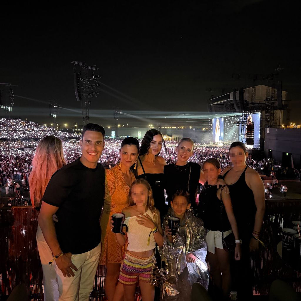 "¡Qué concierto, qué experiencia! Cómo cantamos, bailamos y nos emocionamos. Recuerdos que guardaremos para siempre", dijo Lorena en sus redes