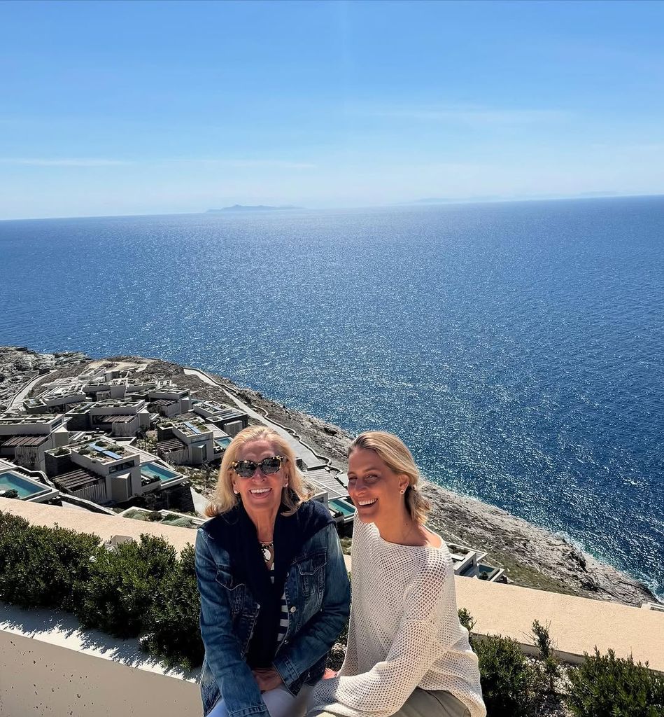 La madre de Tatiana Blatnik de vacaciones por el mar Egeo 