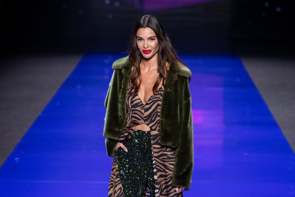 La modelo, desfilando en Mercedes Benz Fashion Week en 2023