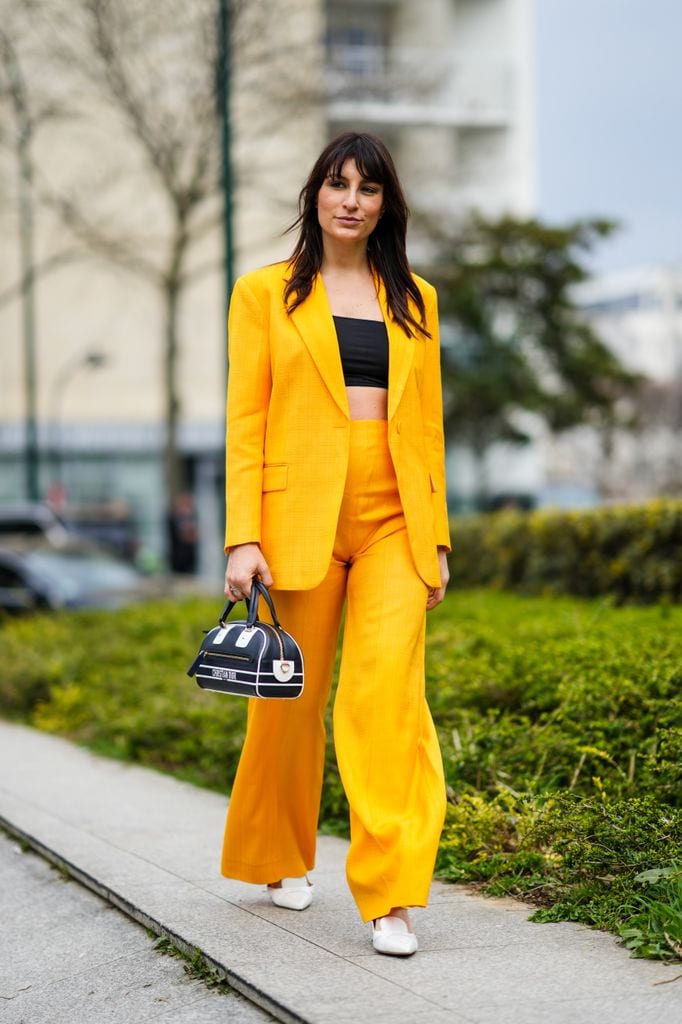 Looks con pantalones palazzo para primavera y verano 2025
