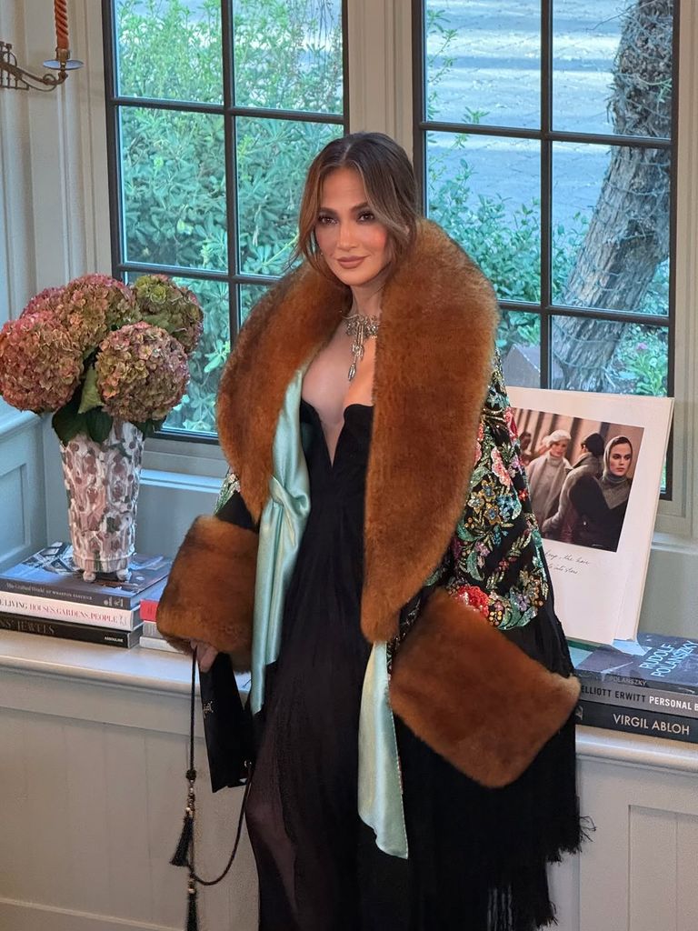 Jennifer Lopez con un mantón de Manila