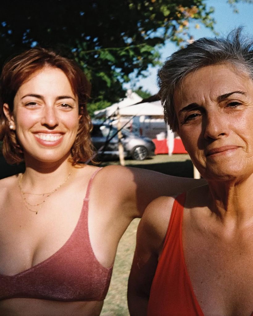Inés con su madre, la periodista María Jesús Vallejo