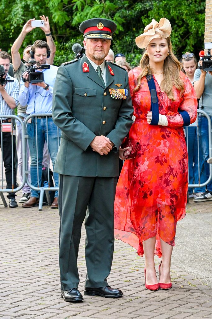 Amalia de Holanda reaparece con el brazo en cabestrillo tras su caída en caballo