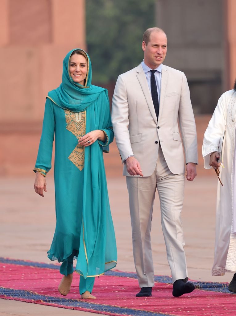 Kate Middleton y el príncipe Guillermo en un viaje a Paquistán en 2019